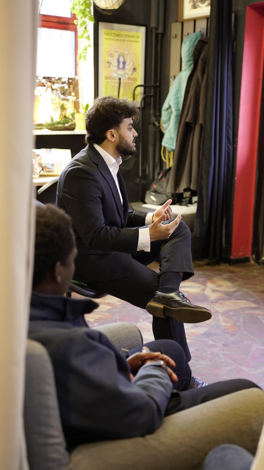 Conversation Club photo 6